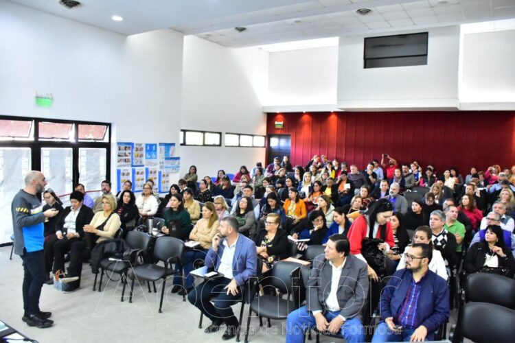 La Dirección Provincial de Seguridad Vial y el Instituto Pedagógico Provincial (IPP), llevaron adelante un Congreso de Educación Vial destinada a los directivos de los niveles educativos, inicial, primario y secundario.  