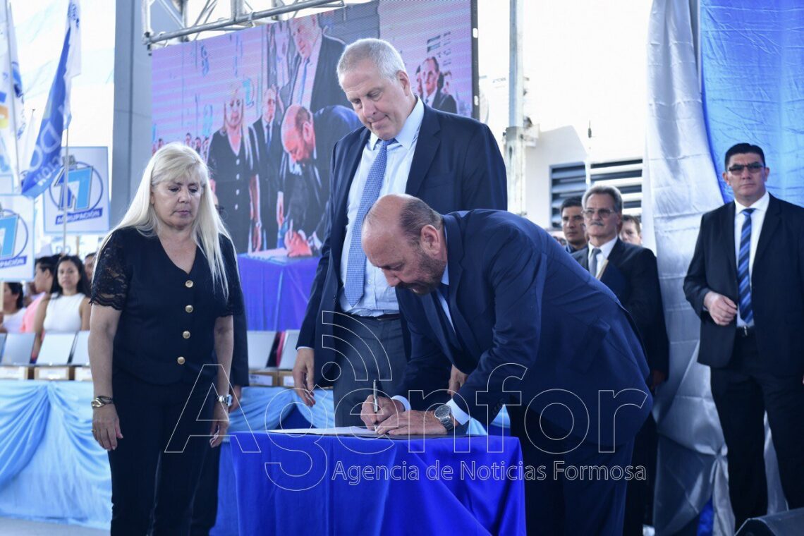 El Gobernador y Perczyk firmaron el llamado a licitación pública para el edificio de la Facultad de Ciencias Médicas de la UPLaB