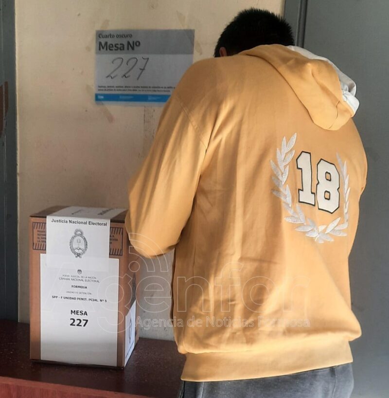 Personas privadas de su libertad votan en las unidades penitenciarias