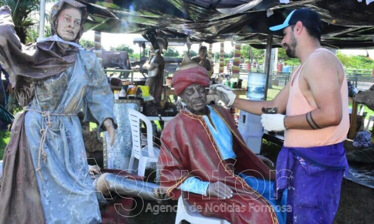 Acondicionan el pesebre hiperrealista del Paseo Costanero