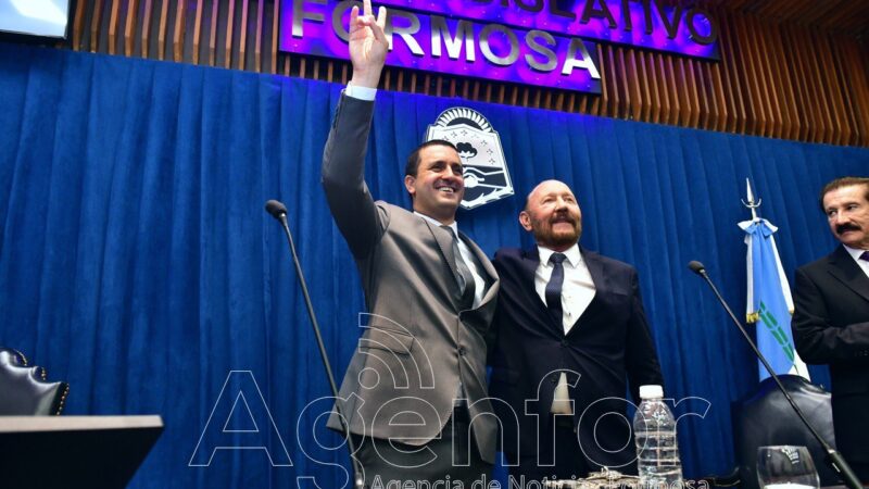 Gildo Insfrán y Eber Solís prestaron juramento de ley para el período 2023-2027 como gobernador y vicegobernador, durante una ceremonia realizada este lunes 11 en la Legislatura formoseña.