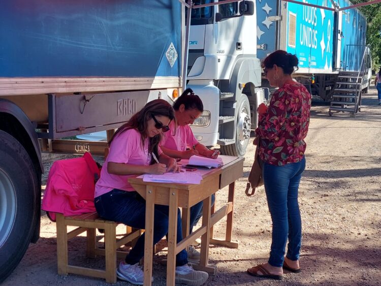 Prevención del cáncer de mama: camión sanitario recorre el interior provincial