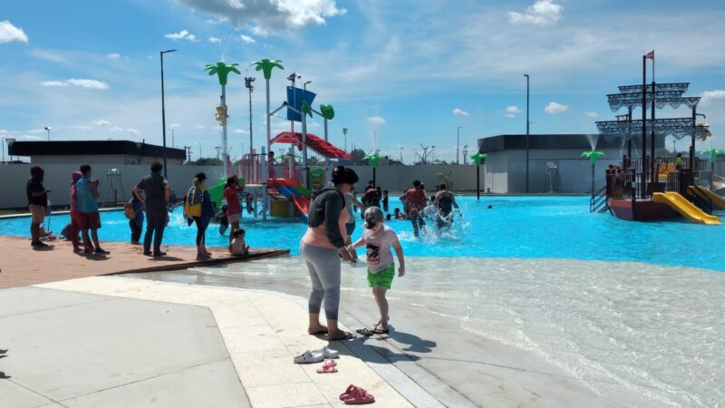 Dictarán clases de natación gratuitas en el Parque Acuático “17 de octubre”
