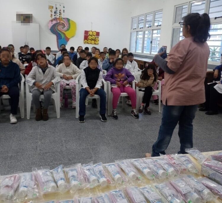 El centro de salud del barrio 7 de Mayo enseña a los escolares de la zona a cuidar la salud bucodental