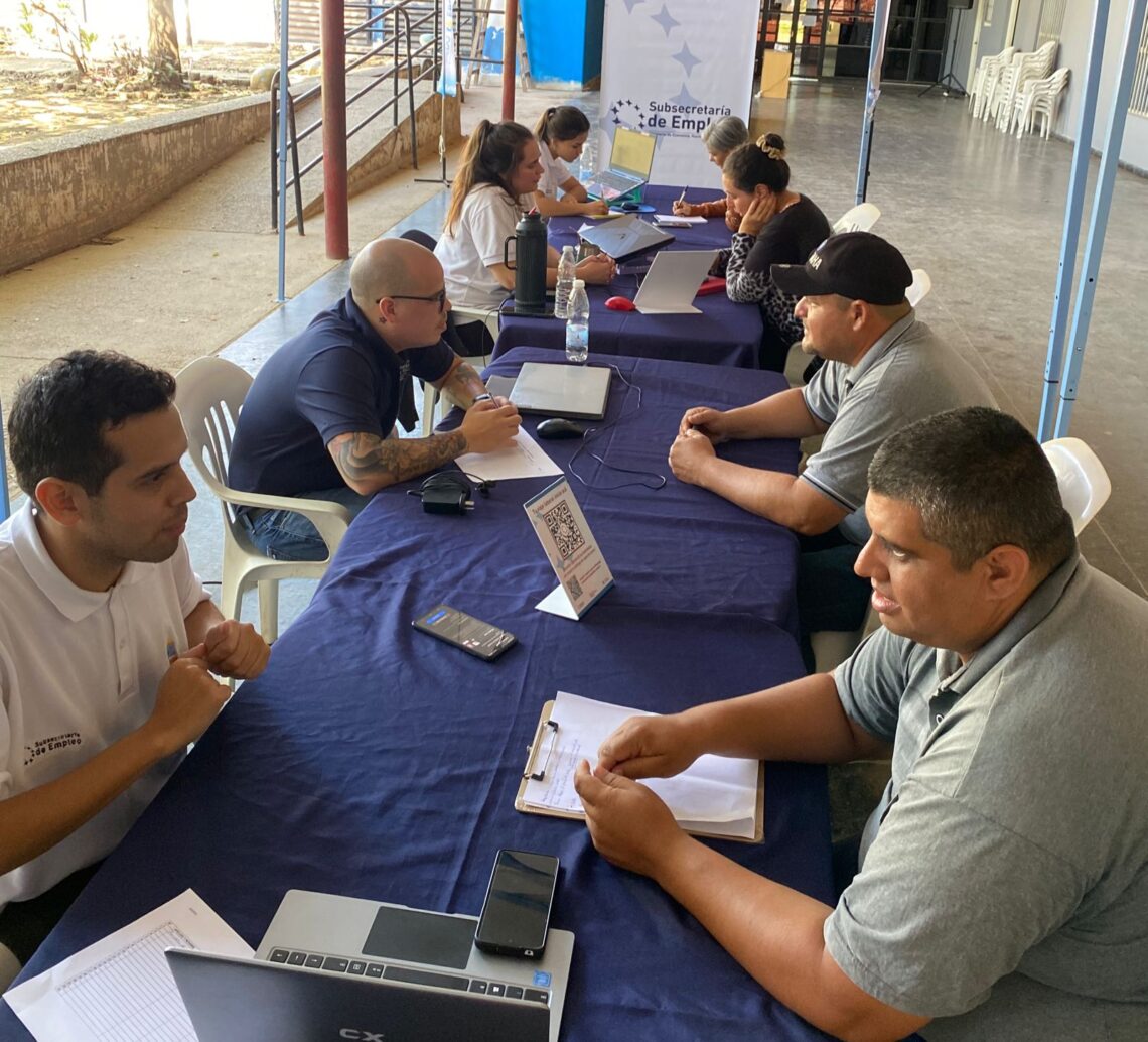 Pirané recibió al CAPIE, un espacio de asesoramiento profesional móvil que recorre la provincia