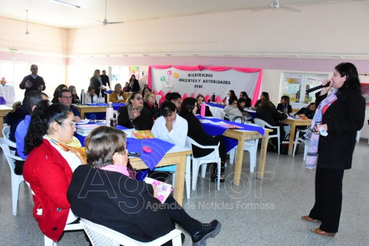 Capacitación para docentes capitalinos de establecimientos primarios