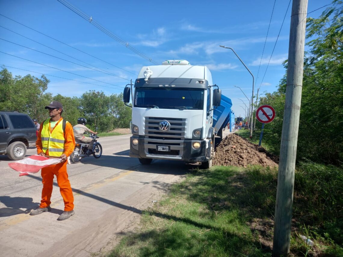 DPV brinda apoyo a la Municipalidad de Formosa para la reparación de los accesos al puente de la Avenida Maradona
