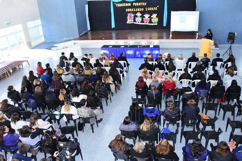 La Dirección de Educación Inicial realizó la presentación de un documento orientado al diseño curricular