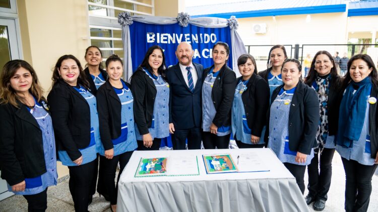 El gobernador Insfrán saludó a los trabajadores de la educación en su día