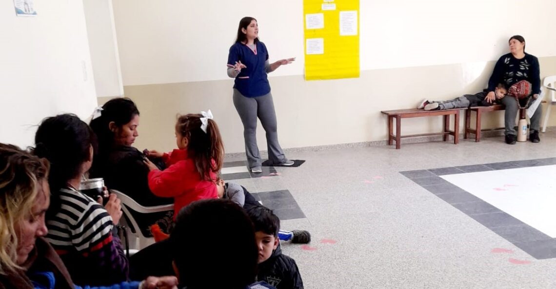 El centro de salud del barrio Juan Domingo Perón ofreció un taller de crianza respetuosa