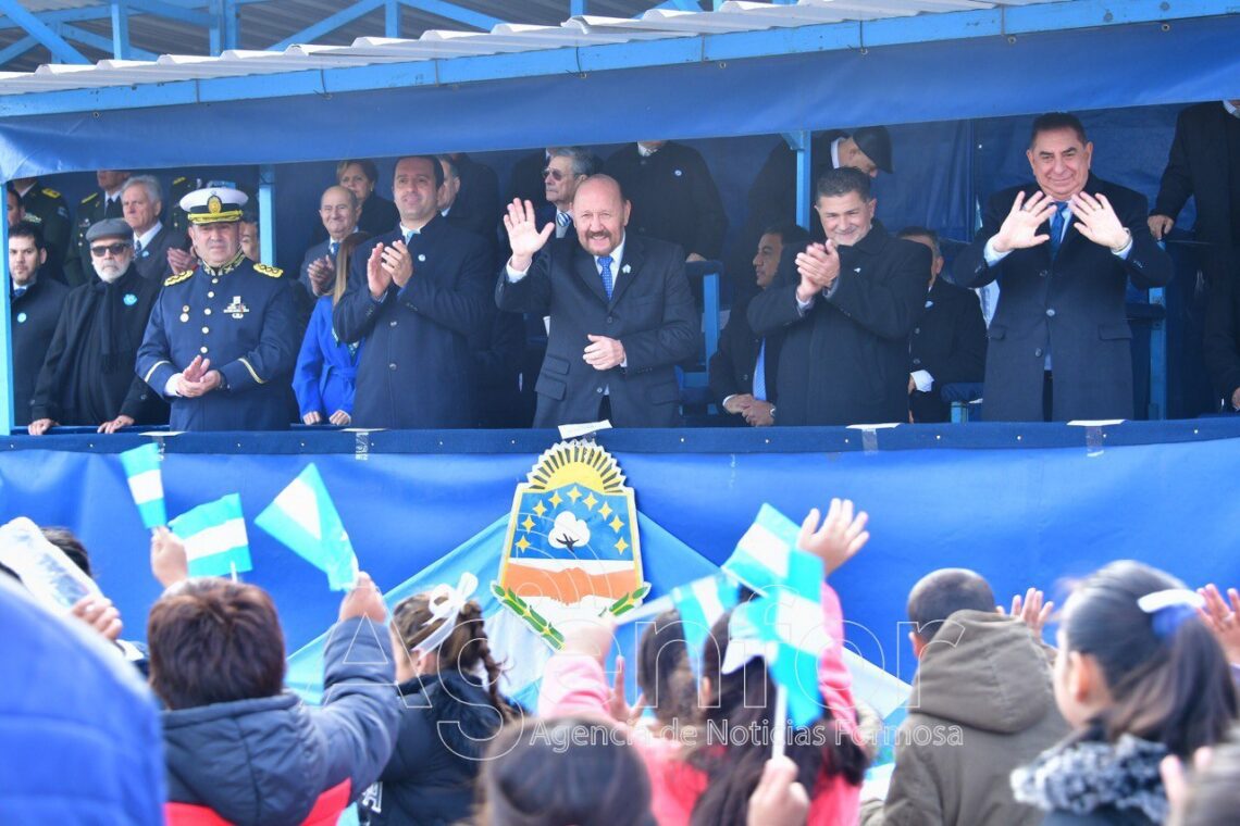 Insfrán encabezó los festejos patrios por el 214° aniversario de la Revolución de Mayo