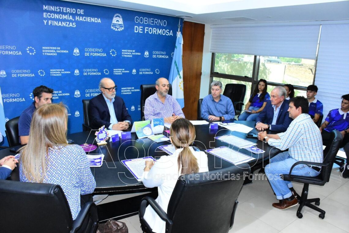 Firma de acuerdos de precios entre Soberanía Alimentaria Formoseña, Banco Formosa y comercios locales