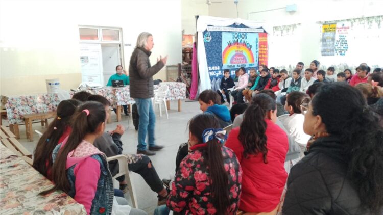Alumnos del Nivel Primario de Palo Santo aprendieron sobre el vermicompostaje