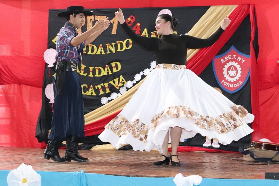Ministro de Educación asistió al acto conmemorativo por el 84° aniversario de la EPET N° 1