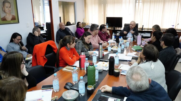 El ministro Gómez encabezó una reunión en la que se delinearon acciones para seguir mejorando la calidad de los servicios de salud