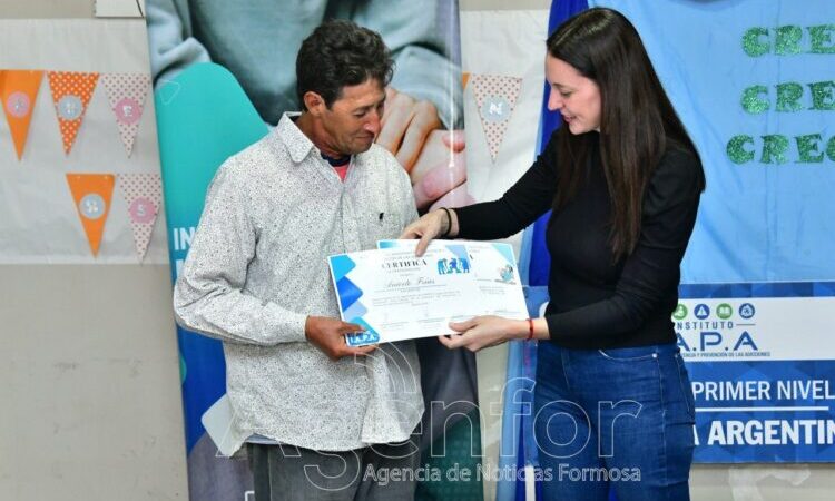 El IAPA entregó certificados de especialización laboral a sus usuarios