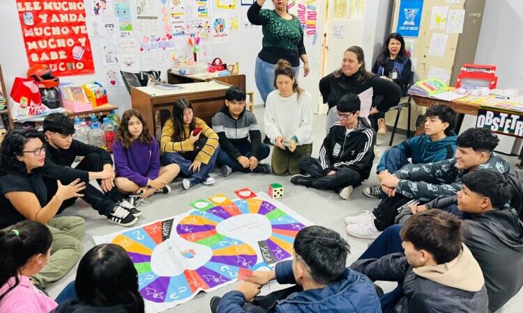 El centro de salud del barrio Liborsi brindó un taller de prevención del suicidio en la EPES N°57