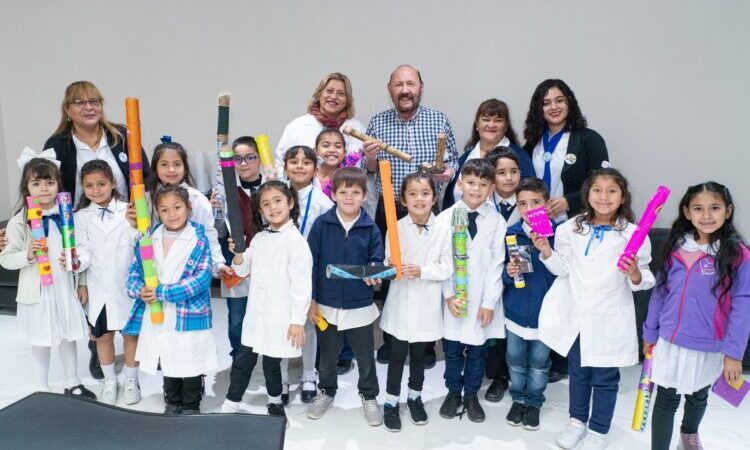Estudiantes visitaron al gobernador Insfrán