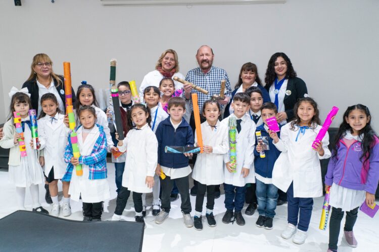 Estudiantes visitaron al gobernador Insfrán