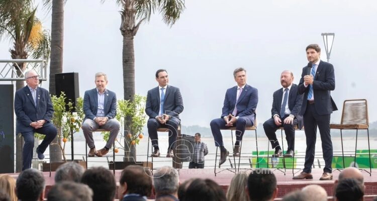 El gobernador Insfrán asistirá a firma del tratado de integración regional