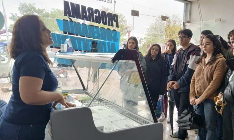 Soberanía Alimentaria Formoseña: Estudiantes de la Universidad de la Cuenca del Plata visitaron un centro del Programa