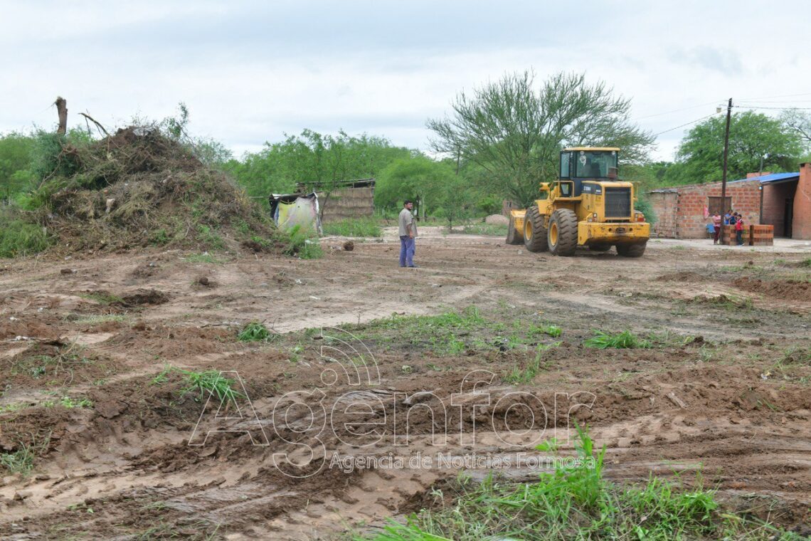 Vialidad Provincial realiza mejoras en la red vial de la Comunidad Lote 27 de Las Lomitas 