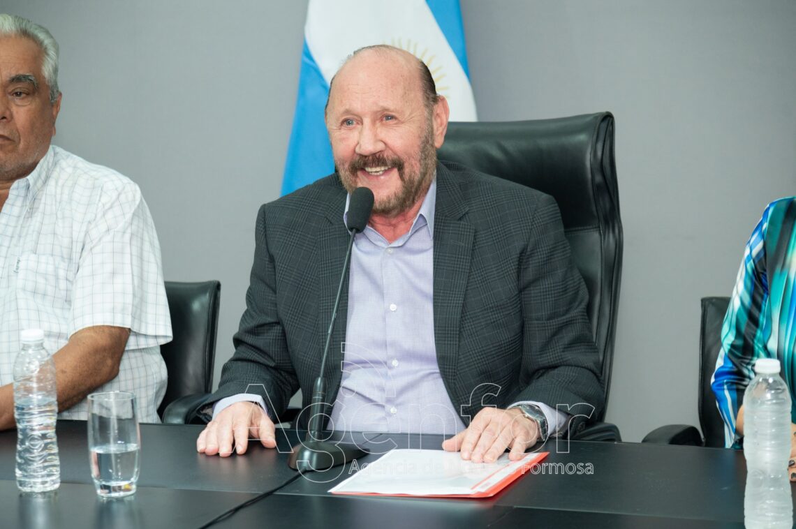 El gobernador Insfrán anunció un bono extraordinario de $700 mil para agentes estatales