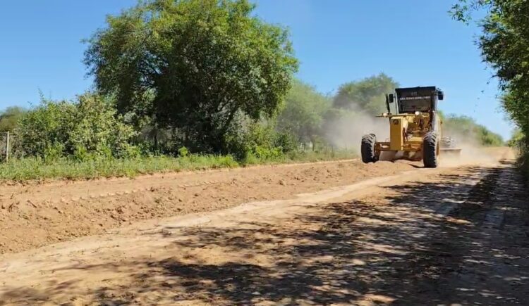 Vialidad Provincial acondiciona la pista del Club Hípico de Las Lomitas