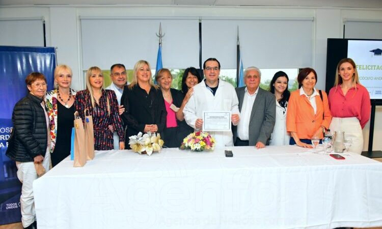 Andrés Palomar es el primer médico especialista en nefrología, egresado del Hospital Evita