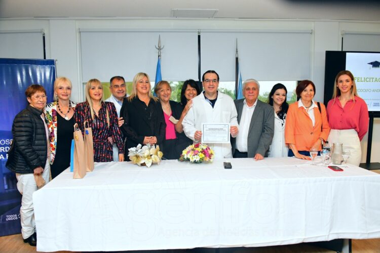 Andrés Palomar es el primer médico especialista en nefrología, egresado del Hospital Evita