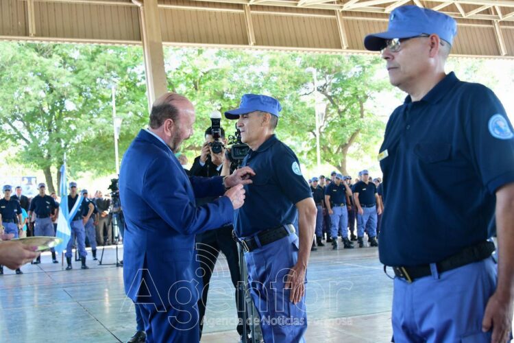 El gobernador Insfrán encabezó el acto de ascenso de 1353 efectivos policiales
