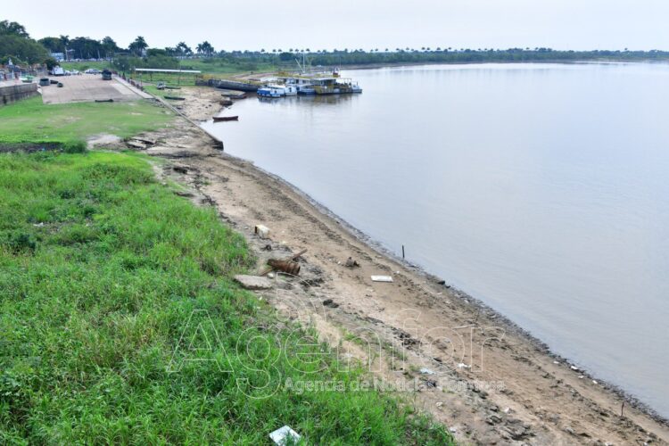 Monitoreo integral en toda la cuenca del río Paraguay, que sigue en descenso