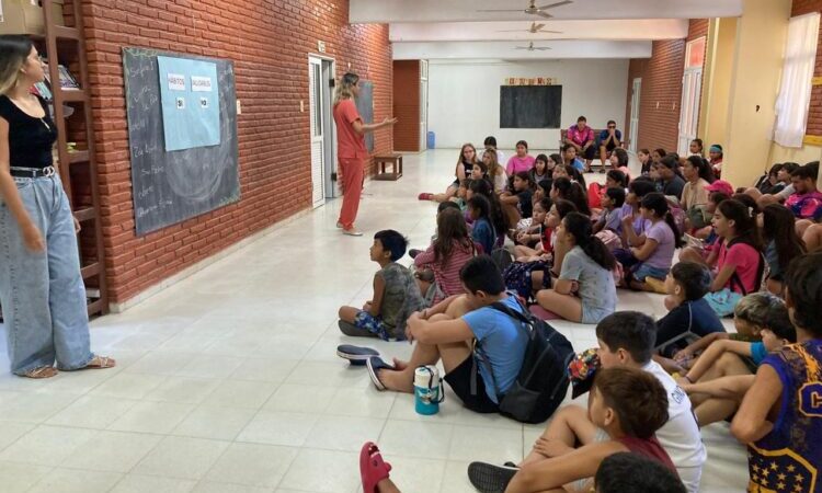 Taller sobre nutrición y hábitos saludables en la colonia del Complejo Paraíso de los Niños