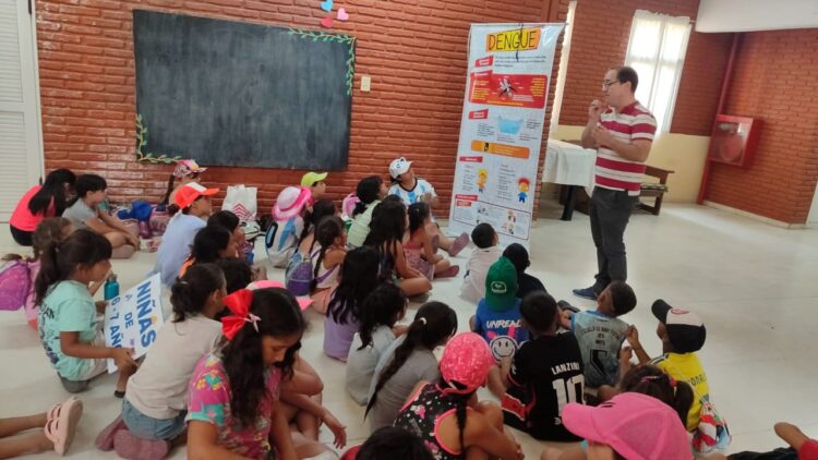Brindan charlas para enseñar a los niños a prevenir el dengue en las colonias de vacaciones