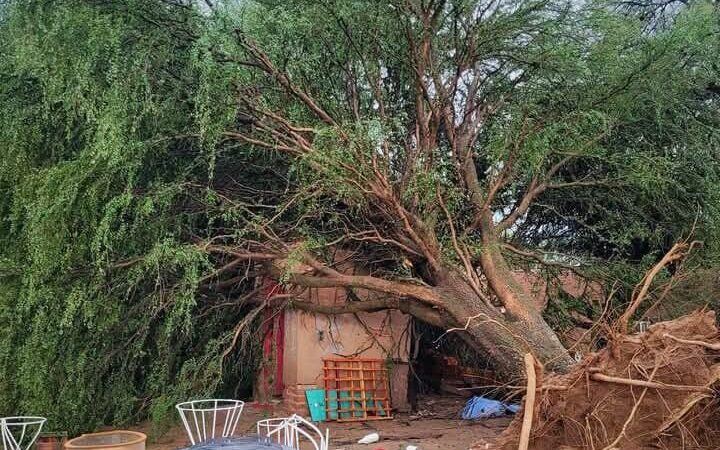 El Gobierno provincial brinda asistencia a familias afectadas por el temporal en Laguna Yema