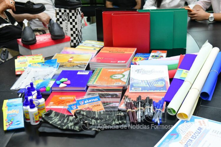 Canasta Escolar “Vuelta a Clases 2025”: El Gobierno de Formosa junto a comerciantes del rubro librerías firmaron el acuerdo