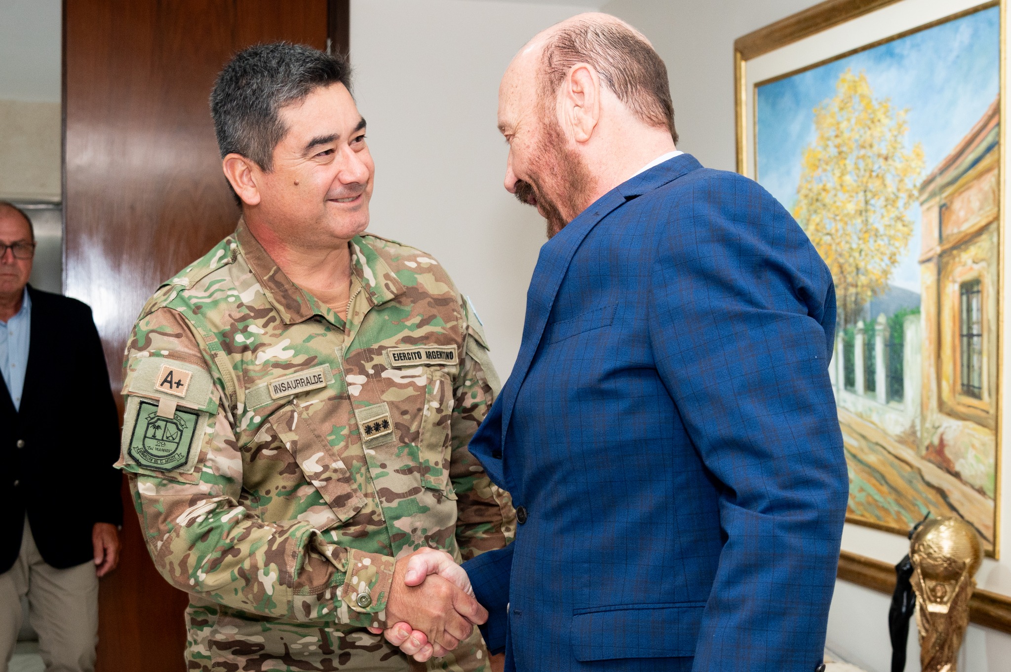El gobernador Insfrán se reunió con los jefes del Ejército