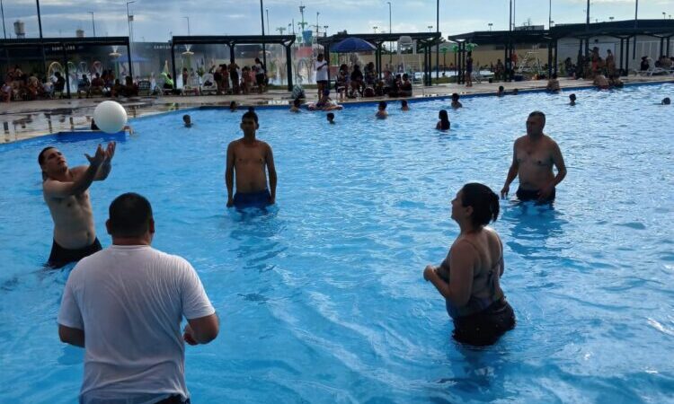 Pacientes del servicio de Salud Mental del Hospital Distrital N° 8 disfrutan de las actividades del Parque Acuático
