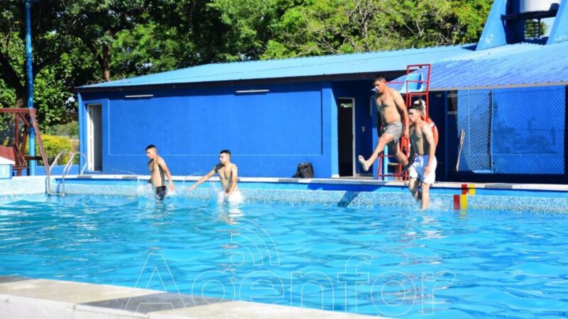 Agentes de Policía iniciaron capacitación de natación durante cinco semanas