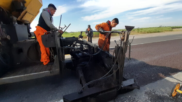 Milei cancela contratos de mantenimiento de rutas nacionales y crece la preocupación por el deterioro vial