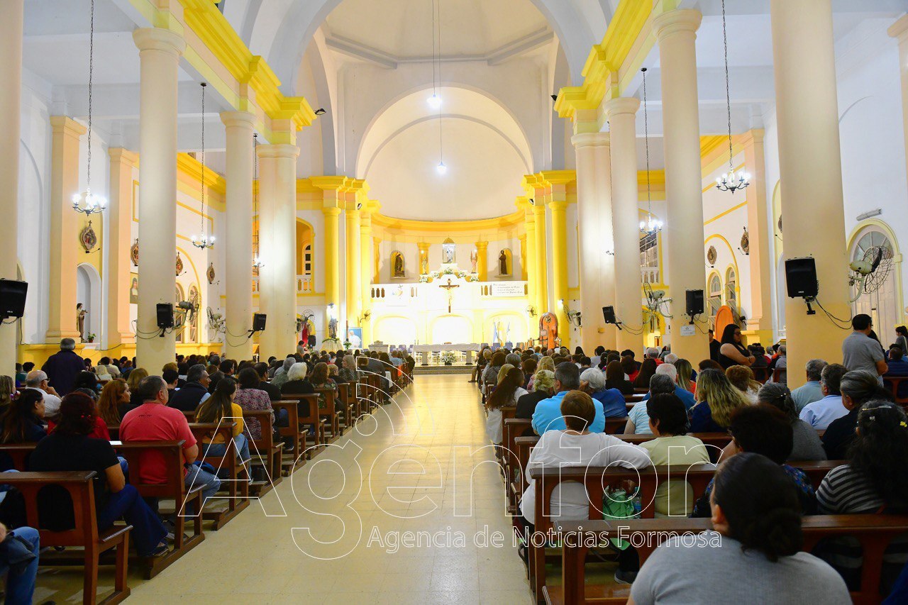 Fieles formoseños despidieron al Papa Francisco en la Iglesia Catedral