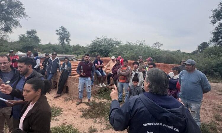 Continúa la asistencia a productores ladrilleros de Las Lomitas