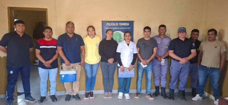 Centros de salud y hospitales llevan adelante la vacunación antigripal al personal policial