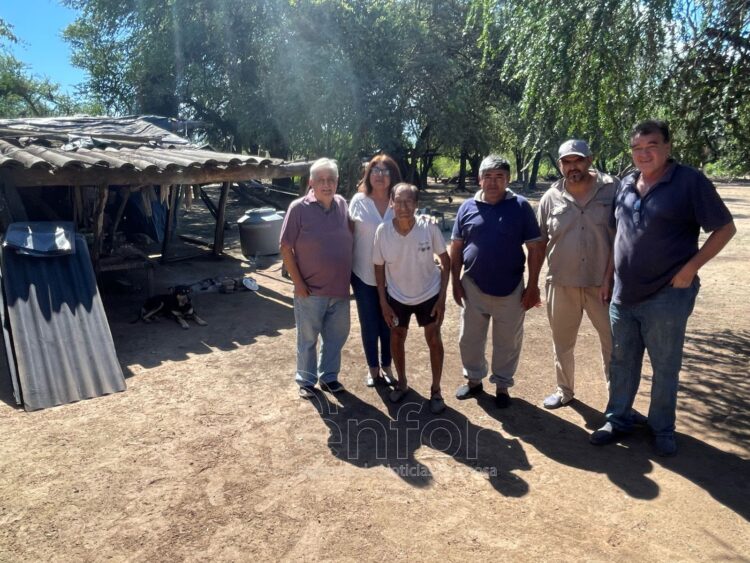Continua asistencia a familias de la zona de Las Lomitas, que fueron afectadas por la crecida del Bañado La Estrella