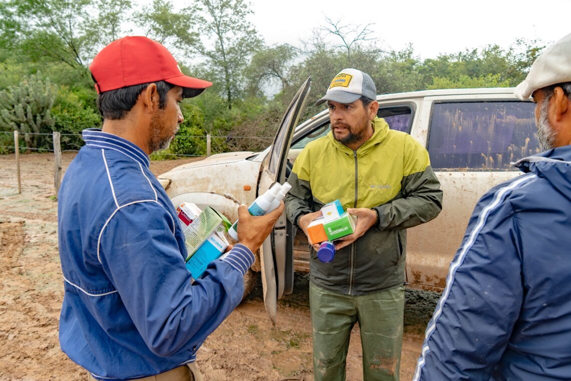 Por la crecida extraordinaria, cinco equipos del Gobierno provincial están trabajando permanentemente en la asistencia a los afectados