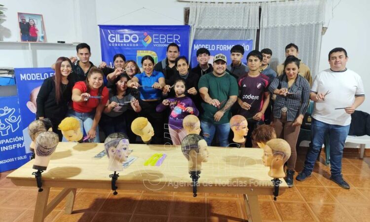 Avanzan cursos de capacitación laboral en Las Lomitas