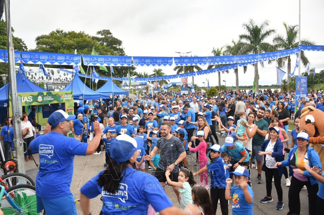 La “Maratón Azul” por la toma de conciencia sobre el autismo logró una enorme convocatoria