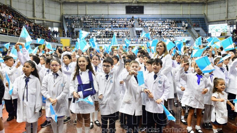 Directivos y docentes expresaron su satisfacción por una nueva camada de estudiantes que prometieron lealtad a la bandera de Formosa