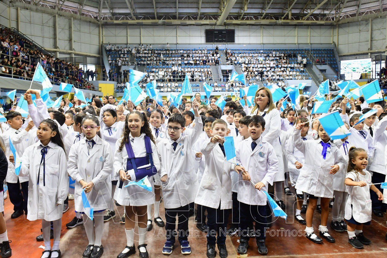 Directivos y docentes expresaron su satisfacción por una nueva camada de estudiantes que prometieron lealtad a la bandera de Formosa