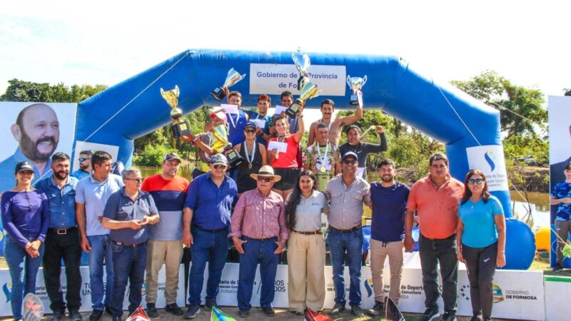 Laguna Naineck vivió con éxito la segunda edición de la competencia de kayaks